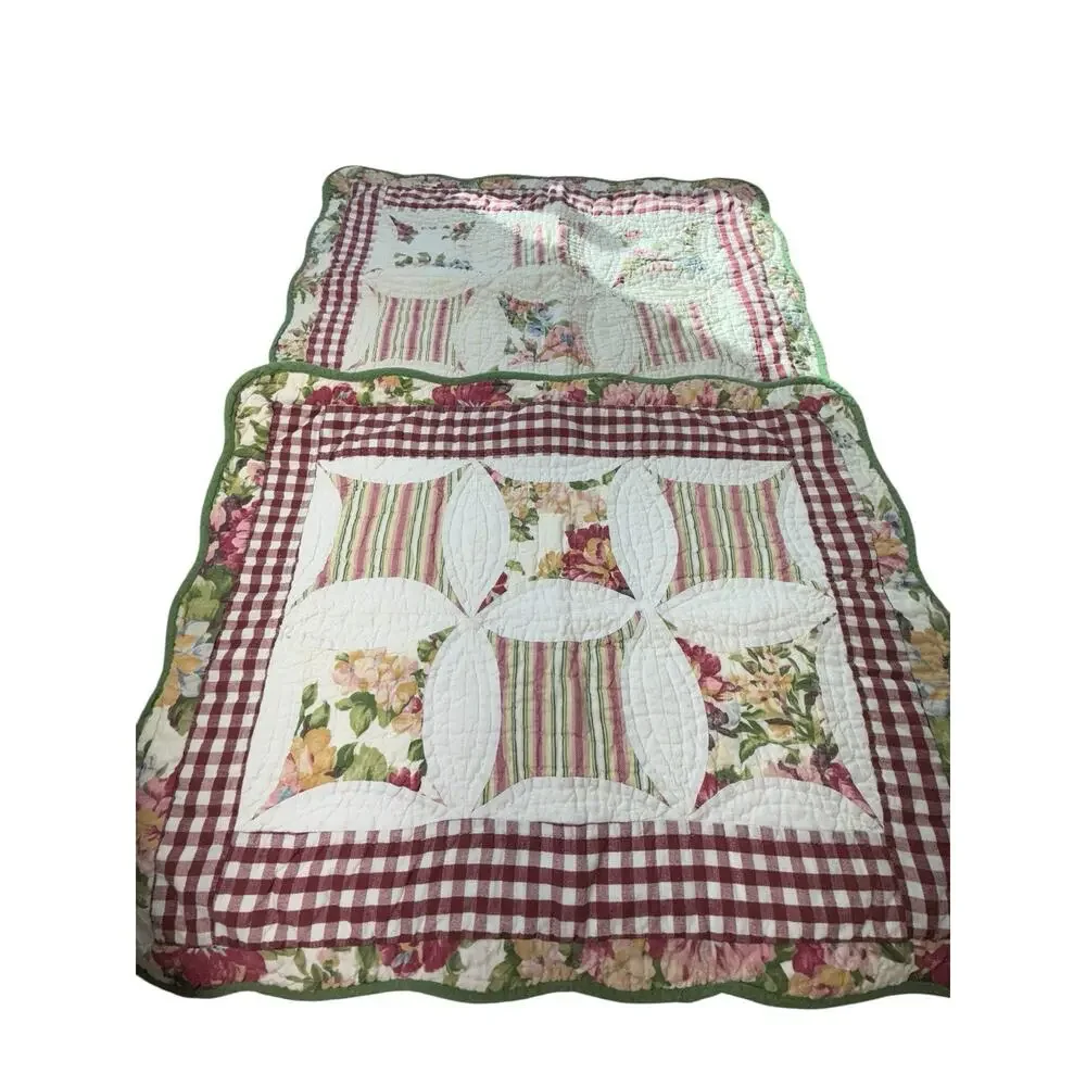 Vintage machine‎ pieced, hand quilted pillow shams cottagecore Floral Scalloped